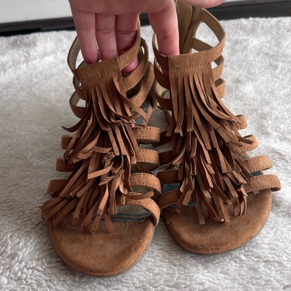 Limelight Navajo vegan leather fringe gladiator sandal - Picture 4 of 10